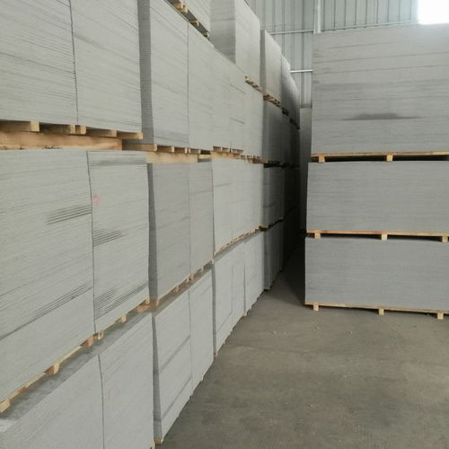 伊春水泥纤维硅酸钙板烟道防火包管定制护墙板硅酸钙板墙面厂家供应